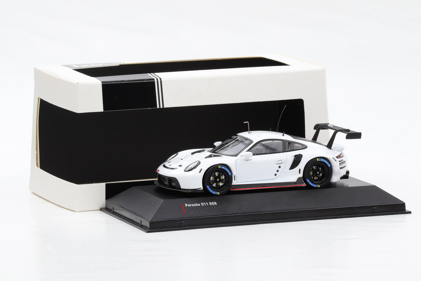 1:43 Porsche 911 992 RSR Plain Body Version 2022 weiss IXO LEGT43-23011