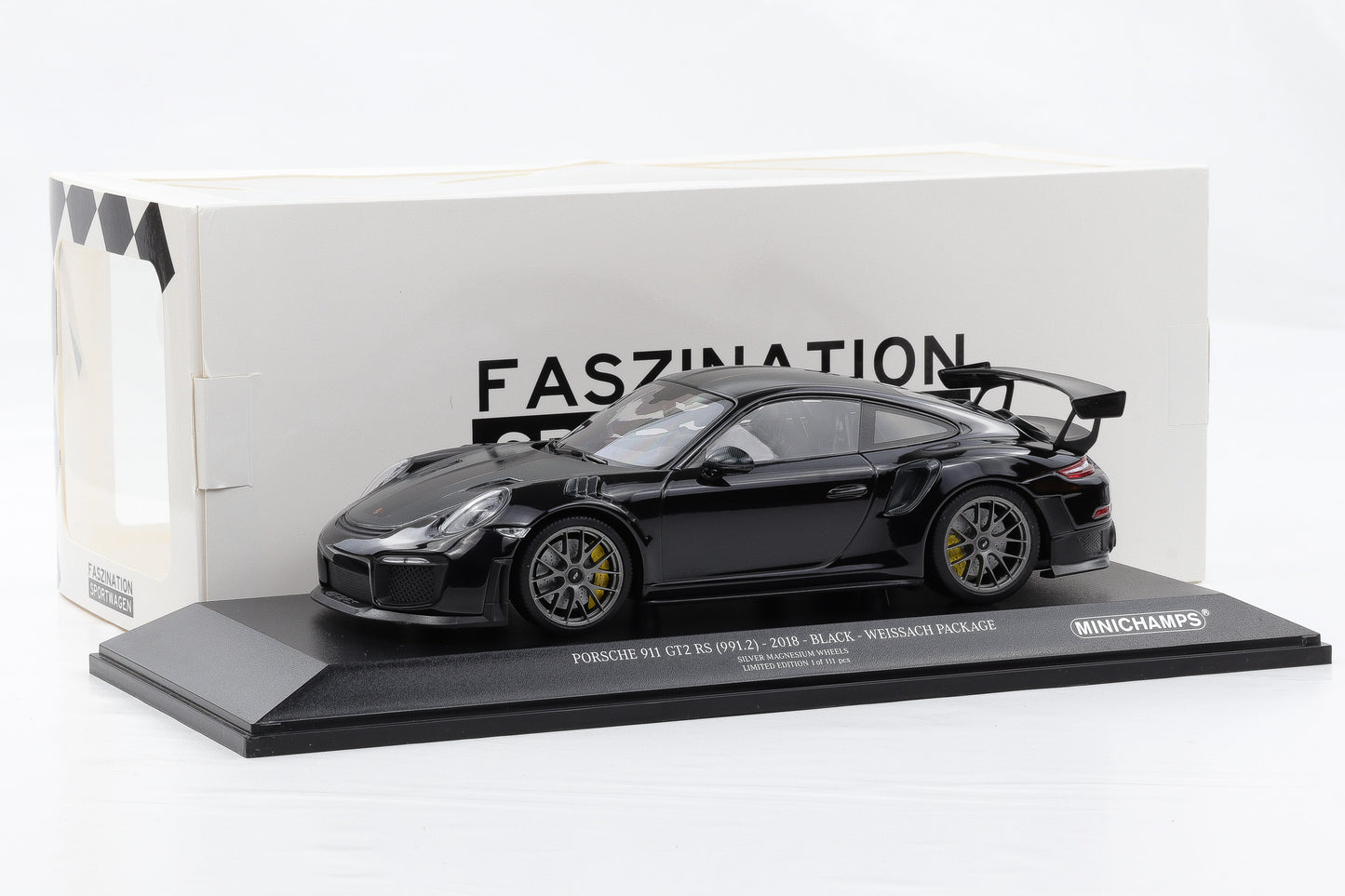 1:18 Minichamps Porsche 911 GT2 RS 991.2 2018 black Weissach Package Magnesium Wheels