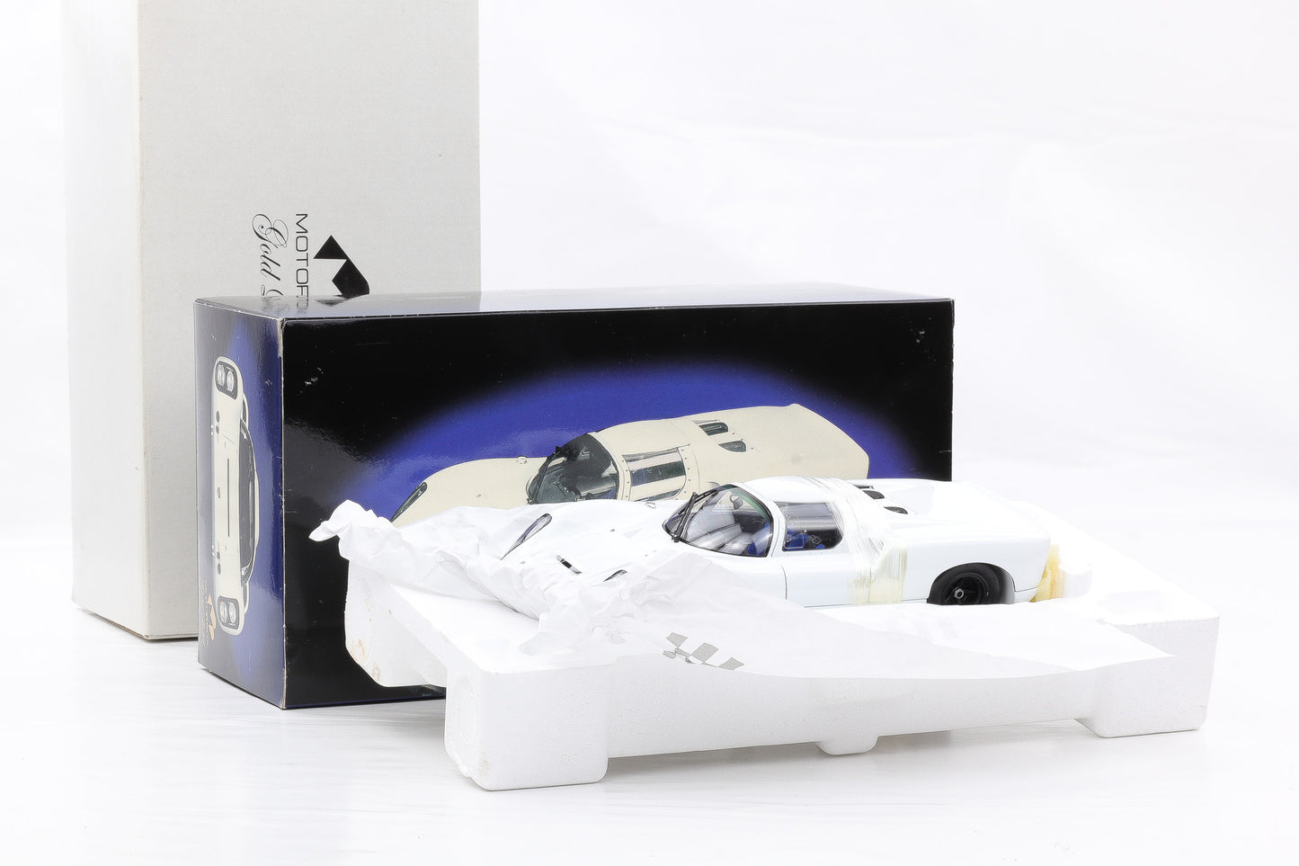 1:18 Exoto Motorbox Gold Label Porsche Carrera 910 Plain Body 1966/68 OVP