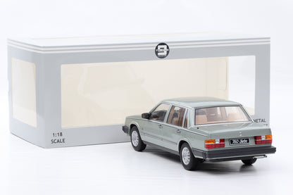 1:18 Triple9 Volvo 760 turbo 1985 light green metallic 1800531