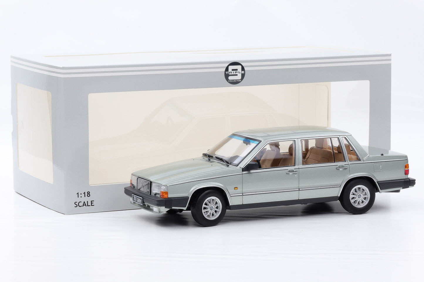 1:18 Triple9 Volvo 760 turbo 1985 light green metallic 1800531