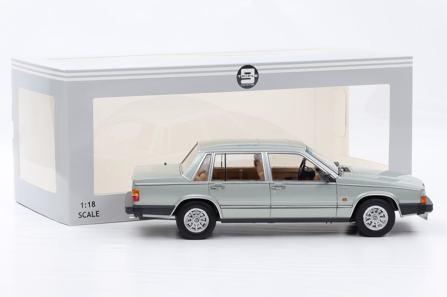 1:18 Triple9 Volvo 760 turbo 1985 light green metallic 1800531