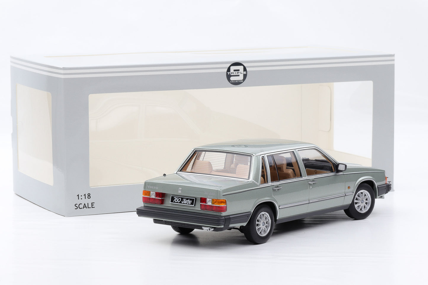1:18 Triple9 Volvo 760 turbo 1985 light green metallic 1800531