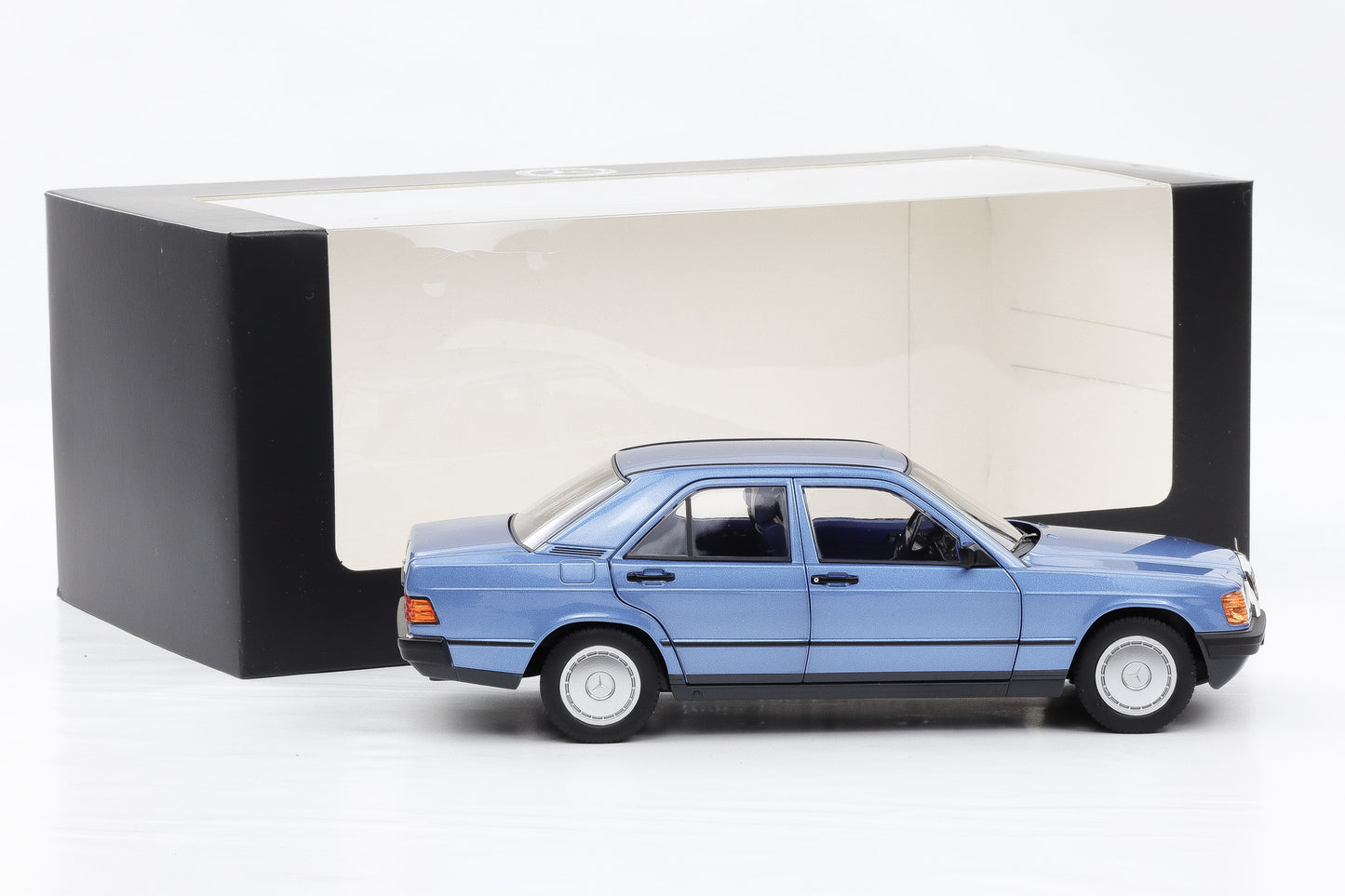 1:18 Norev Mercedes-Benz 190E W201 diamond blue 1984 Dealer B66040661