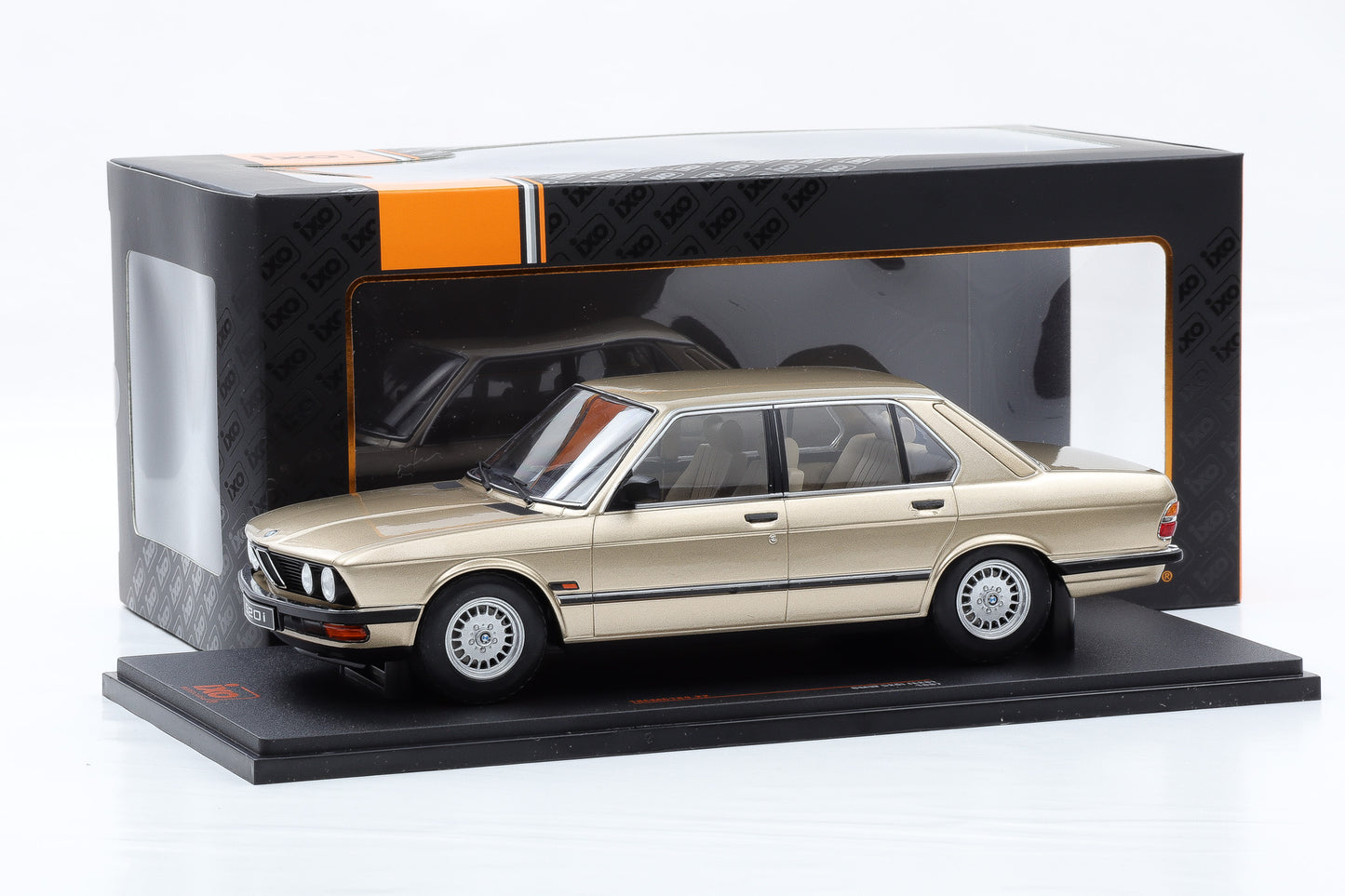 1:18 IXO BMW 5er Reihe 520i E28 Limousine 1987 gold metallic 18CMC184