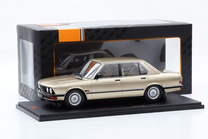 1:18 IXO BMW 5er Reihe 520i E28 Limousine 1987 gold metallic 18CMC184