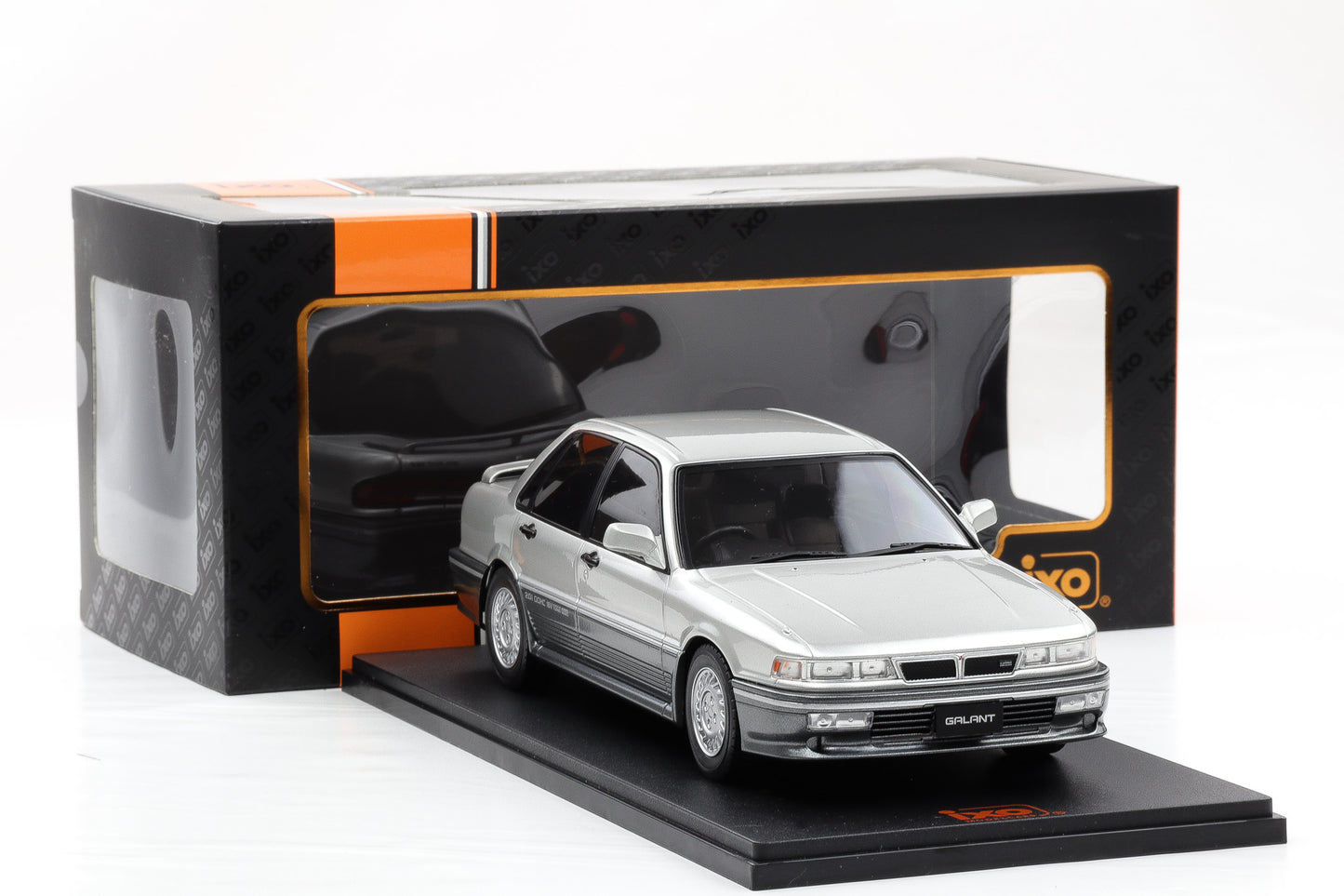 1:18 IXO Mitsubishi Galant VR-4 2.0DOHC RHD silber 1987 18CMC191