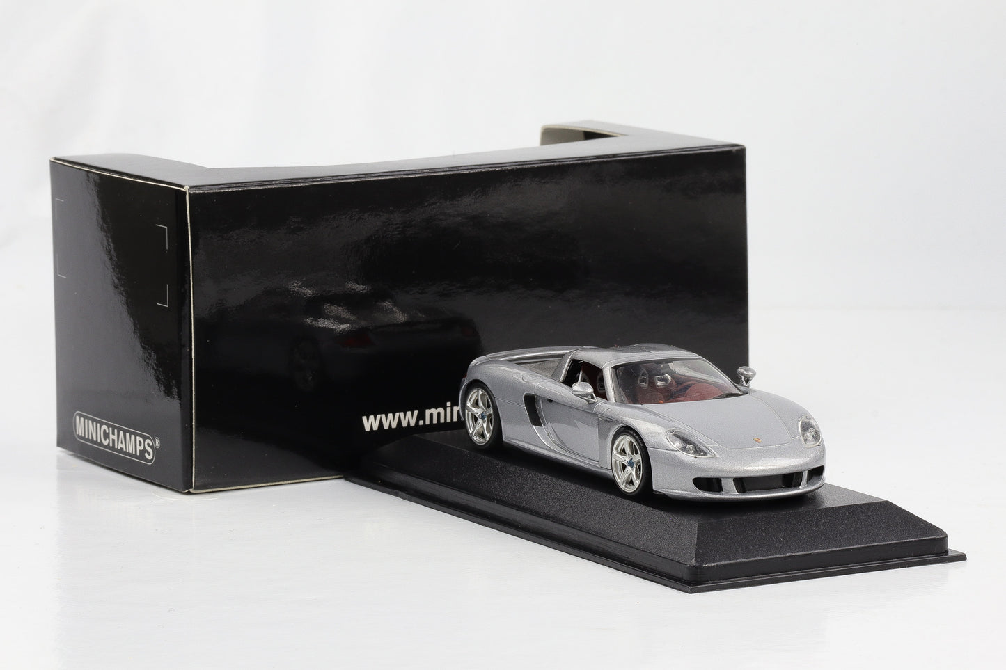 1:43 Carrera GT prata Minichamps