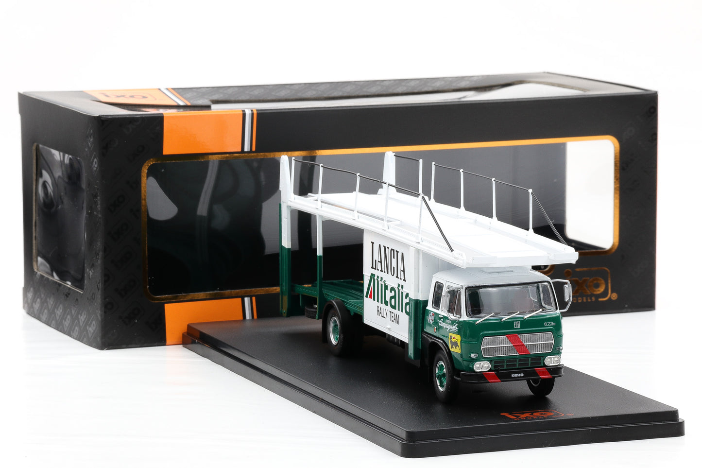 1:43 IXO Fiat 673 Racing Auto-Transporter Lancia AIitalia Rally Team IXOTRU038