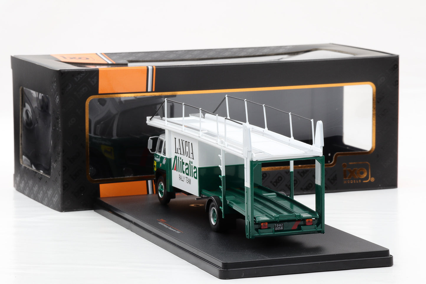 1:43 IXO Fiat 673 Racing Auto-Transporter Lancia AIitalia Rally Team IXOTRU038