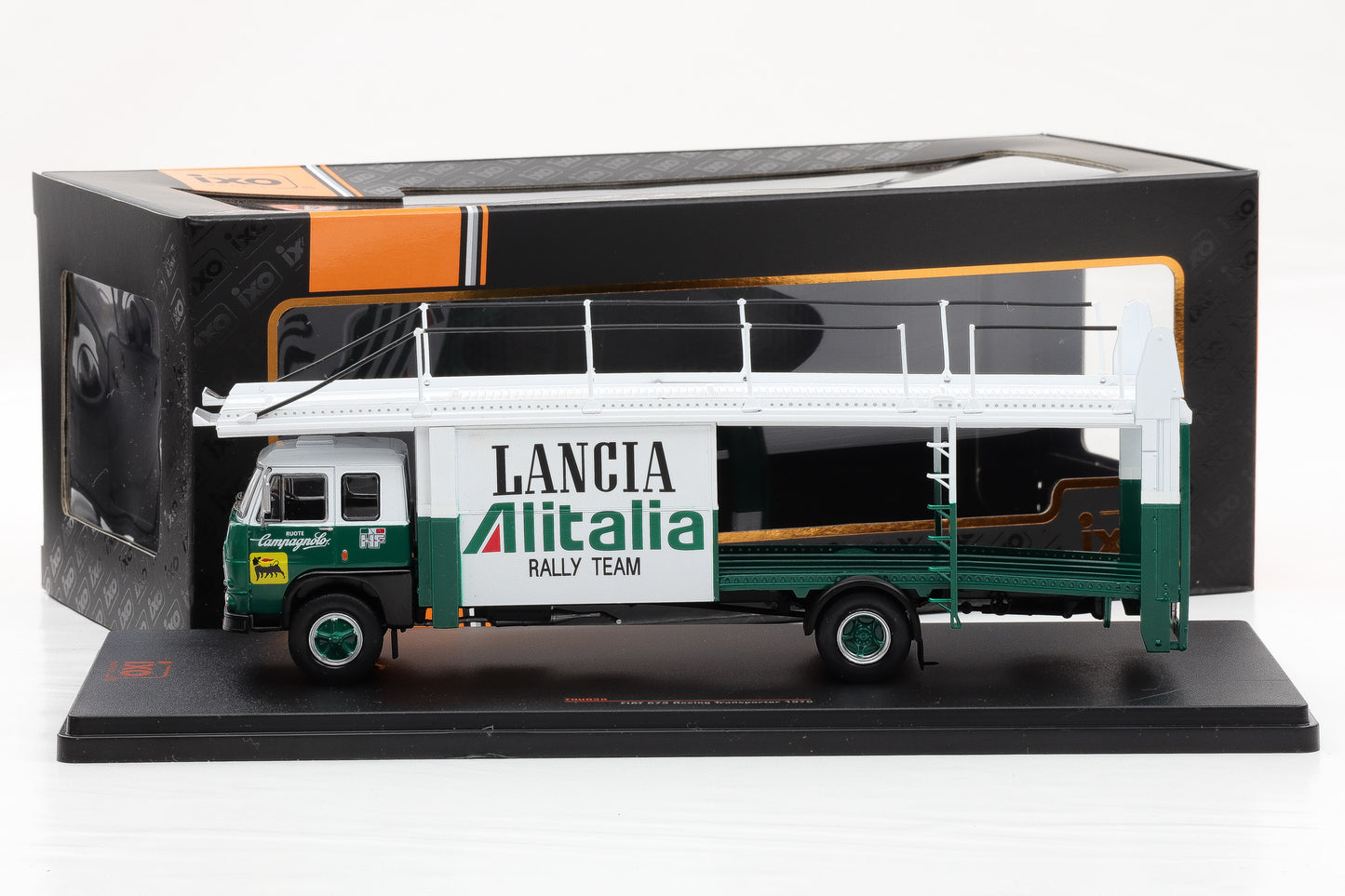 1:43 IXO Fiat 673 Racing Auto-Transporter Lancia AIitalia Rally Team IXOTRU038