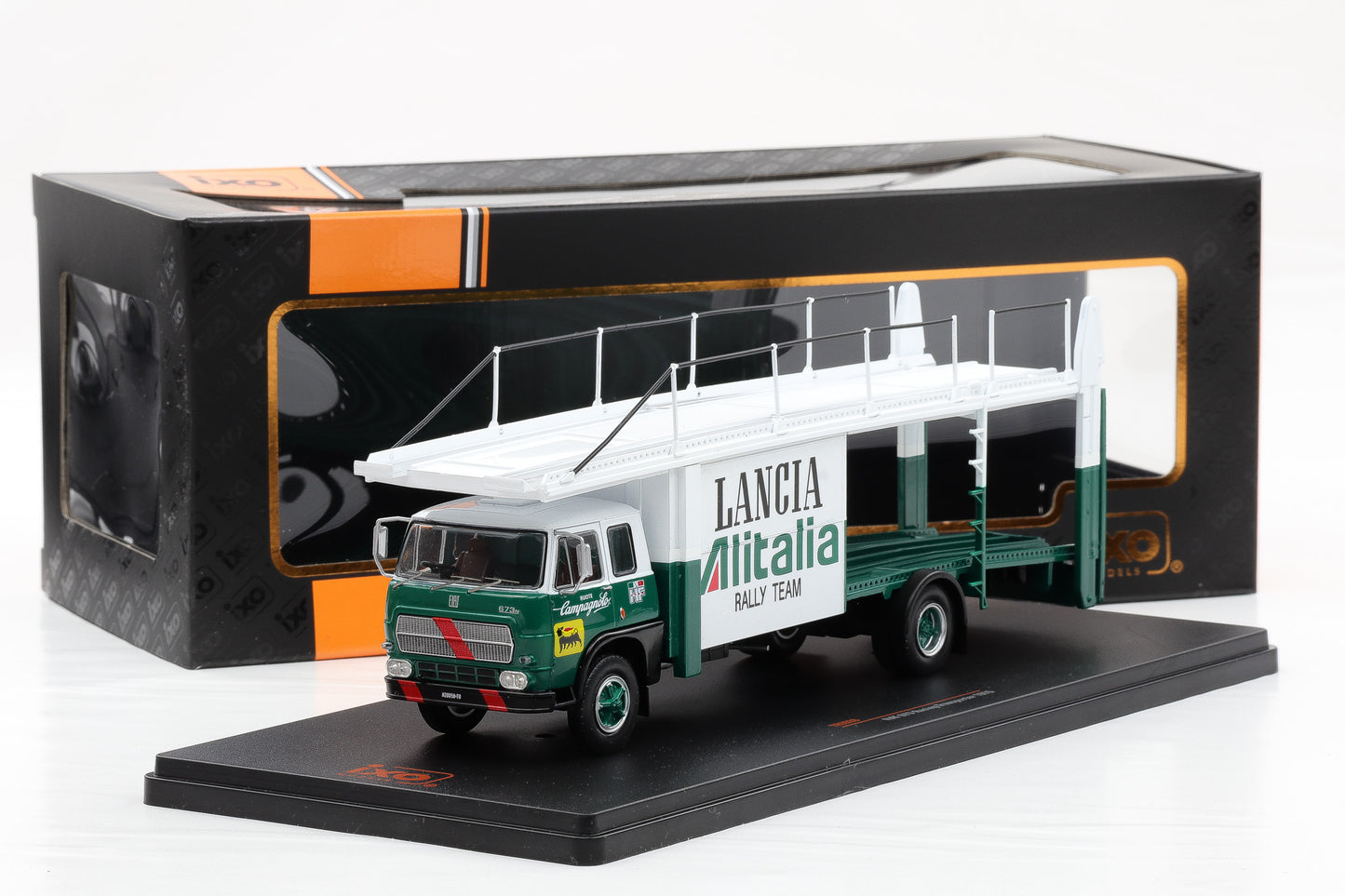 1:43 IXO Fiat 673 Racing Auto-Transporter Lancia AIitalia Rally Team IXOTRU038