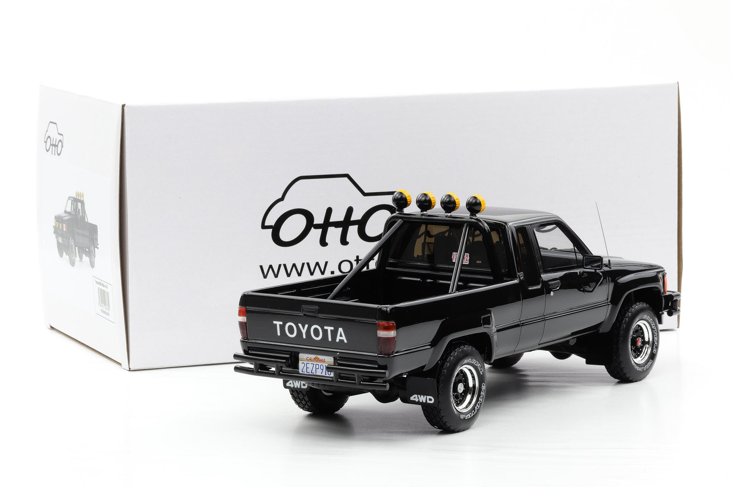1:18 OTTOmobile Toyota Hilux SR5 Back to the Future Glossy black 1985