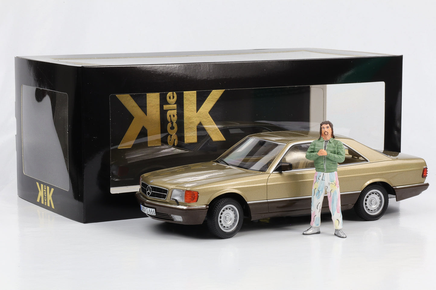 1:18 Mercedes-Benz 500 SEC 1987 gold metallic Bang Boom Bang mit Figur Kalle KK-Scale