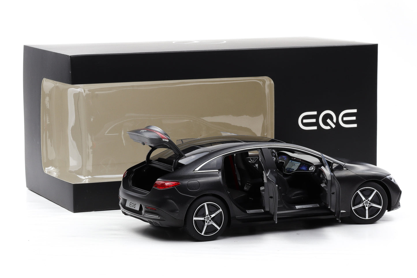 1:18 Mercedes-Benz EQE AMG Line V295 graphitgrau mango 2023 NZG Dealer