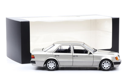 1:18 Norev Mercedes-Benz 500 E W124 5.0 V8 Limousine rauchsilber DEALER Edition