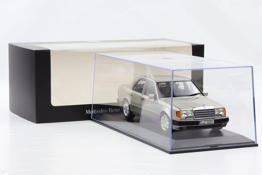 1:18 Norev Mercedes-Benz 500E W124 5.0 V8 rauchsilber DEALER mit Vitrine