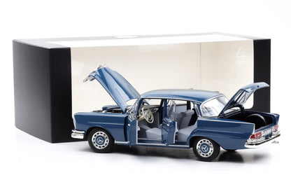 1:18 Norev Mercedes-Benz 220S W111 blau full opening Dealer + Vitrine