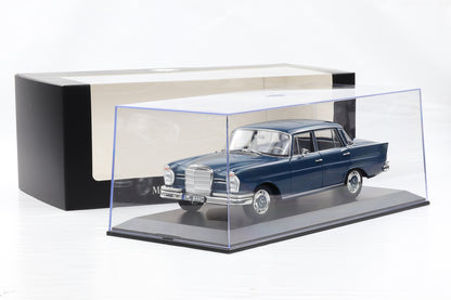 1:18 Norev Mercedes-Benz 220S W111 blau full opening Dealer + Vitrine