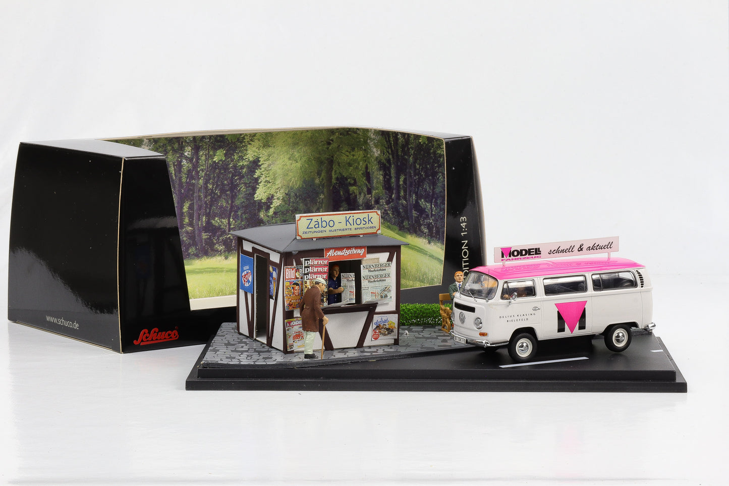 1:43 VW T2a Kastenwagen Modellfahrzeug + Kiosk + 4 Figuren Schuco Diorama