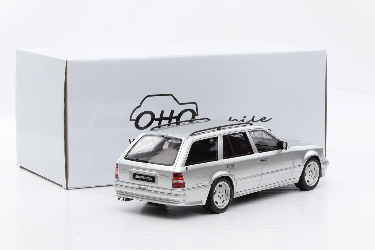 1:18 Ottomobile Mercedes-Benz S124 E36 AMG T-Modell silber OT889