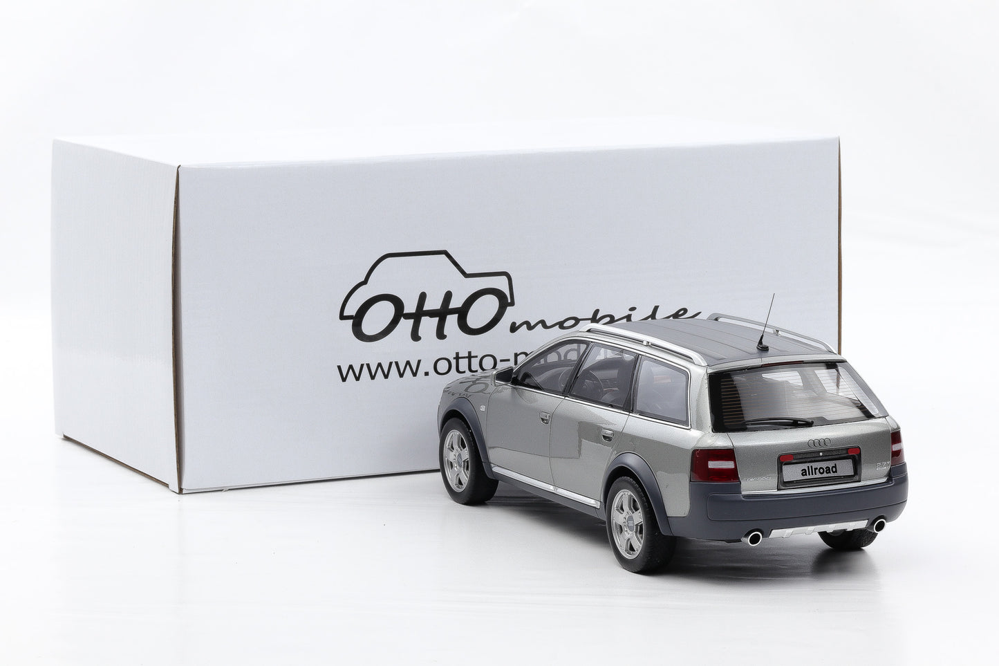 1:18 Ottomobile Audi A6 C5 Allroad quattro Avant atlasgrau 2000 mit Vitrine