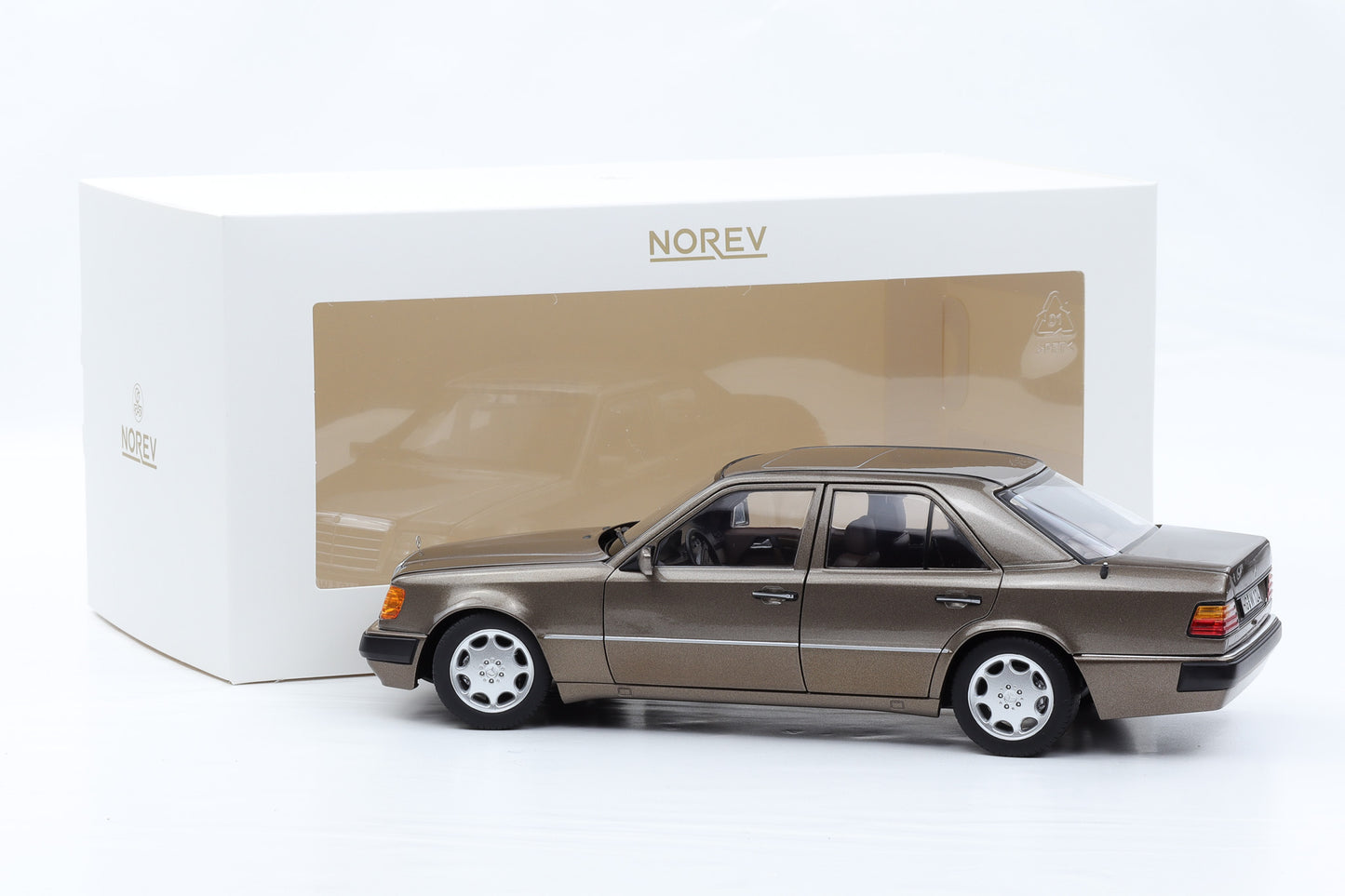 1:18 Norev Mercedes-Benz 500 E W124 5.0 V8 1990 impala metallic + Vitrine