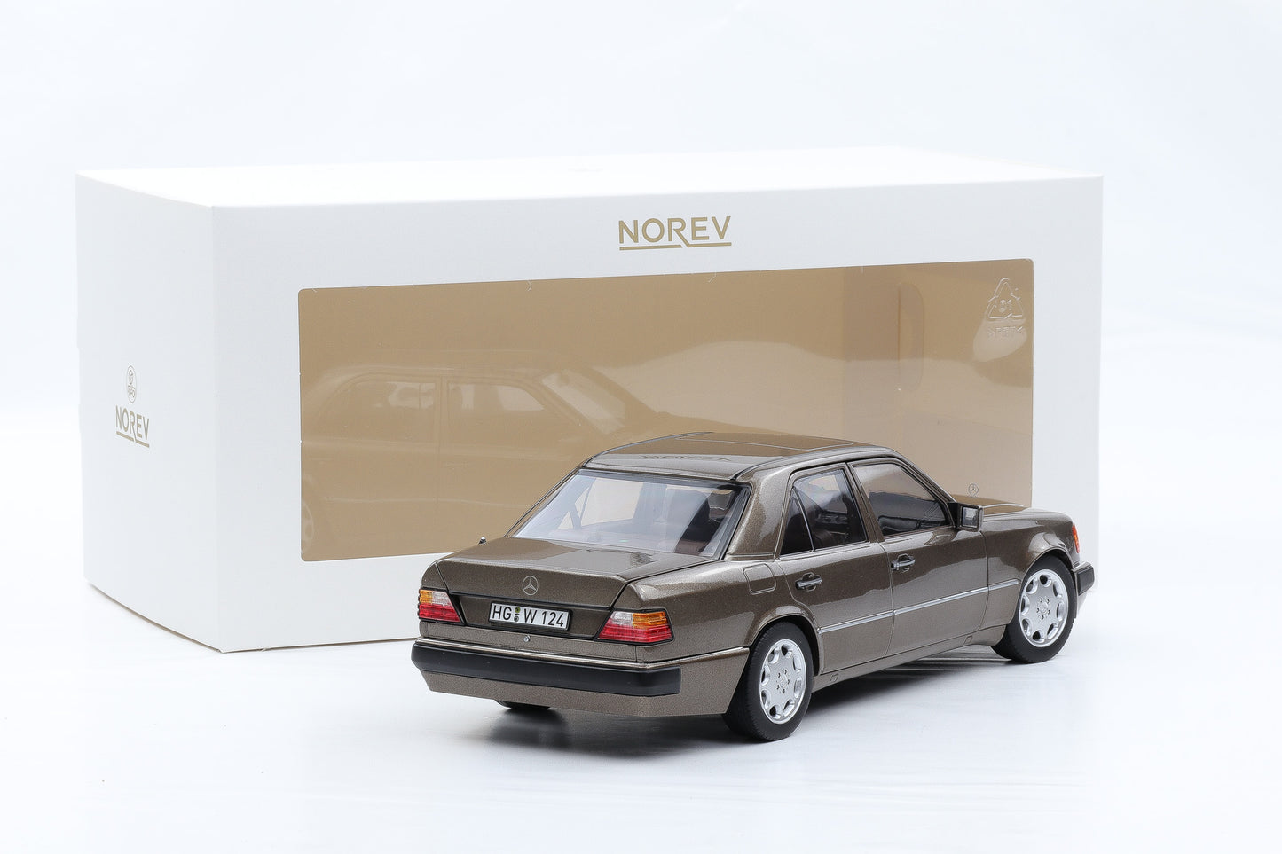 1:18 Norev Mercedes-Benz 500 E W124 5.0 V8 1990 impala metallic + Vitrine