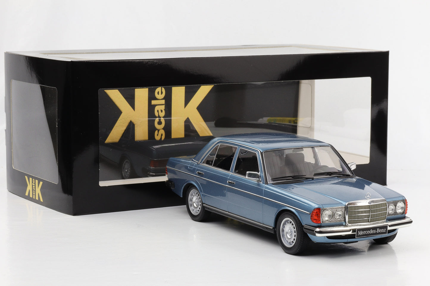 1:18 Mercedes-Benz 230E W123 1975 hellblau metallic KK Scale diecast