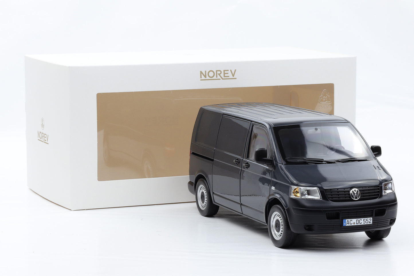 1:18 Norev Volkswagen Bus Transporter VW T5 Kasten 2003 grau 188616