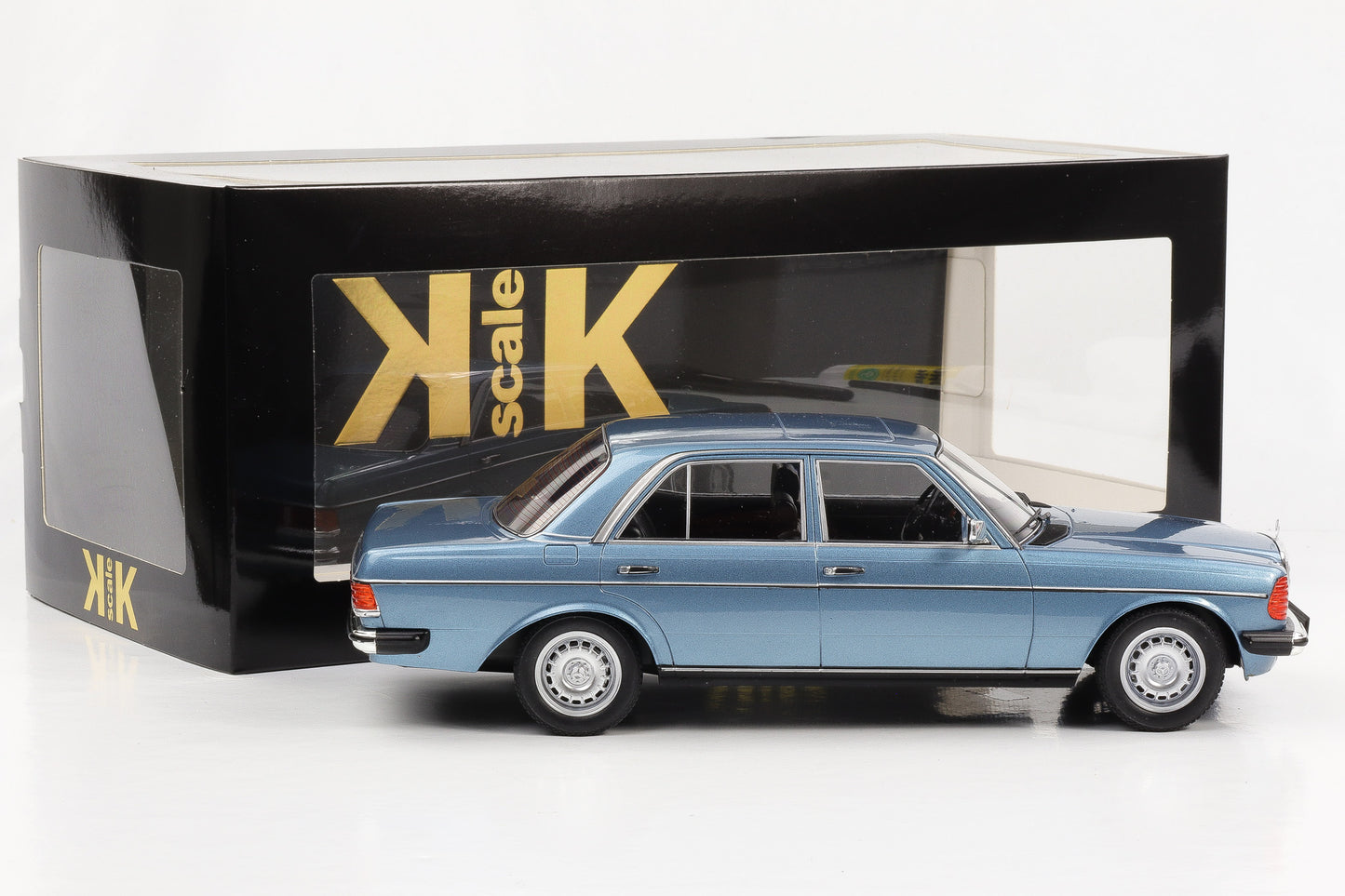 1:18 Mercedes-Benz 230E W123 1975 hellblau metallic KK Scale diecast