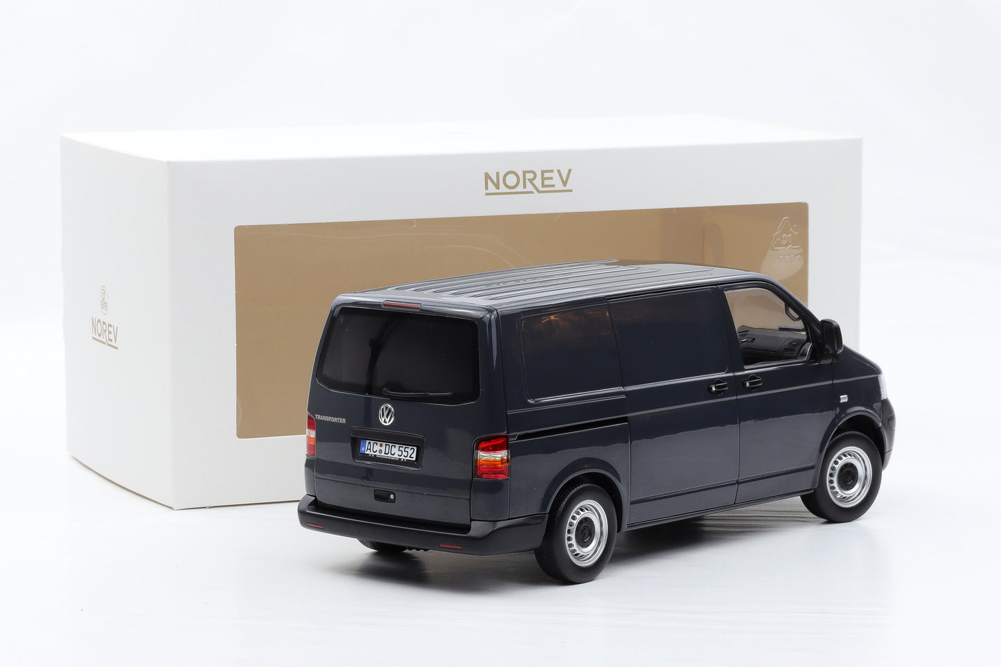 1:18 Norev Volkswagen Bus Transporter VW T5 Kasten 2003 grau 188616