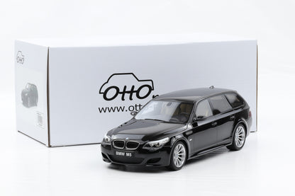1:18 Ottomobile BMW E61 M5 Touring schwarz 2004 mit Vitrine OT1020