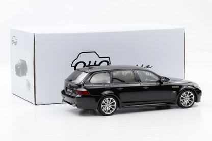 1:18 Ottomobile BMW E61 M5 Touring schwarz 2004 mit Vitrine OT1020