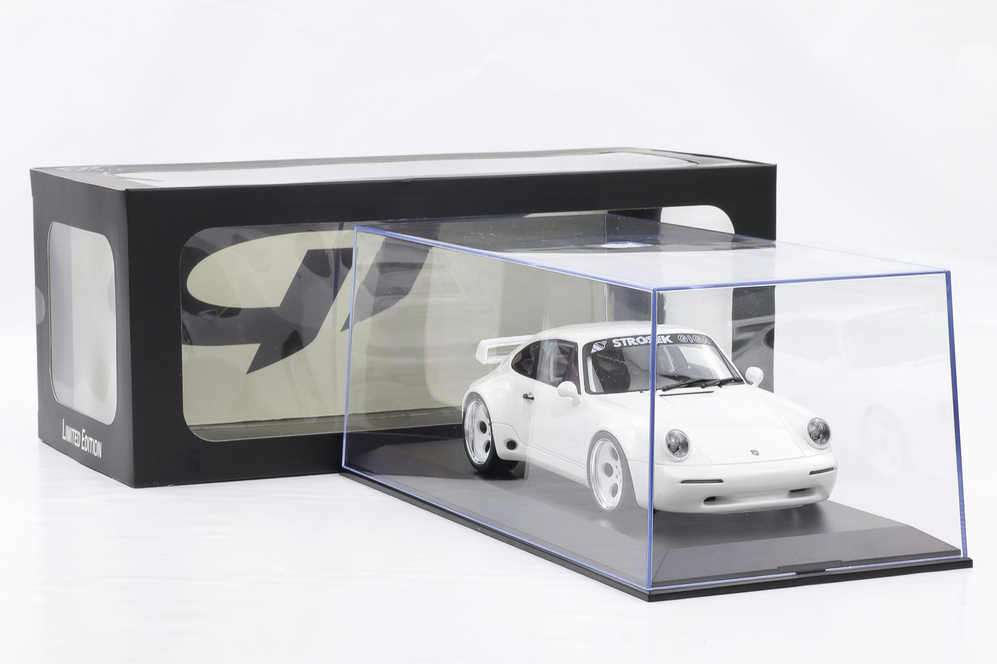 1:18 GT Spirit Porsche 911 964 Strosek Giga Coupe white 2024 mit Vitrine