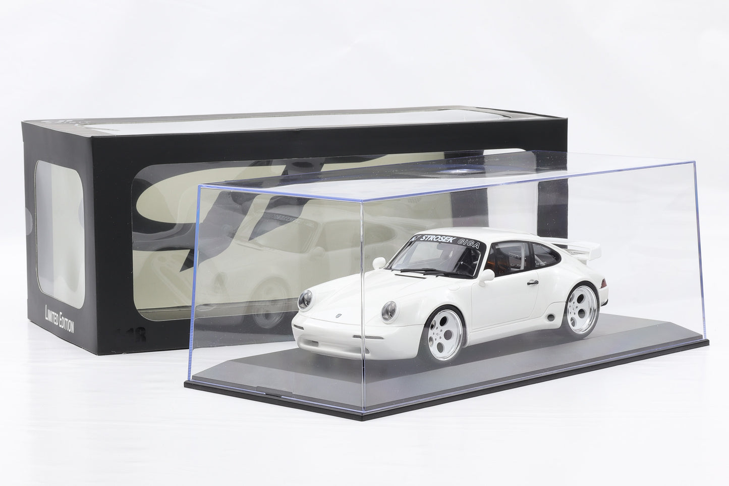 1:18 GT Spirit Porsche 911 964 Strosek Giga Coupe white 2024 mit Vitrine