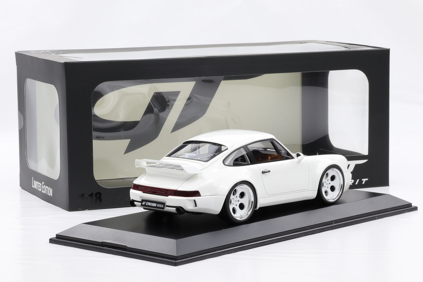 1:18 GT Spirit Porsche 911 964 Strosek Giga Coupe white 2024 mit Vitrine