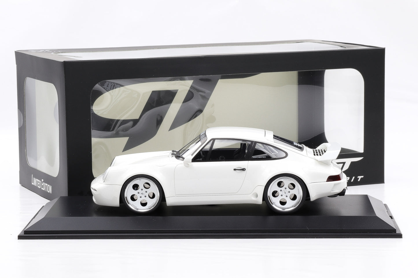 1:18 GT Spirit Porsche 911 964 Strosek Giga Coupe white 2024 mit Vitrine