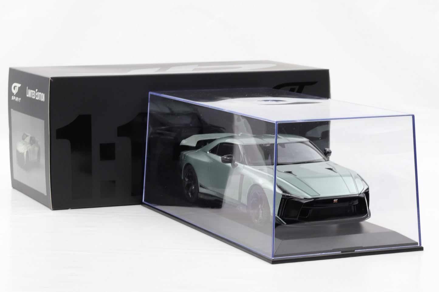 1:18 GT Spirit Nissan GTR GT-R R50 Italdesign 2021 green metallic mit Vitrine GT284
