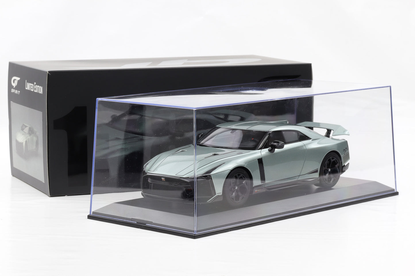 1:18 GT Spirit Nissan GTR GT-R R50 Italdesign 2021 green metallic mit Vitrine GT284
