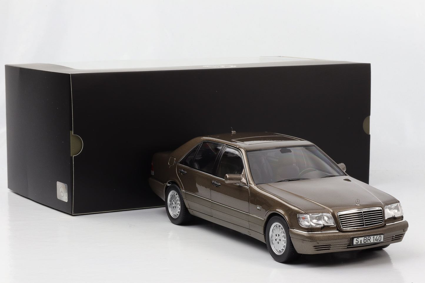 1:18 Mercedes-Benz S600 V140 1994 impala brown Norev Dealer