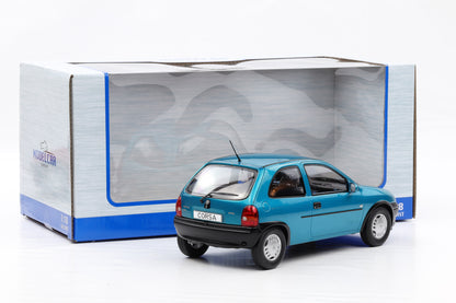 1:18 Opel Corsa B 1993 türkis metallic mit Vitrine MCG18514 diecast