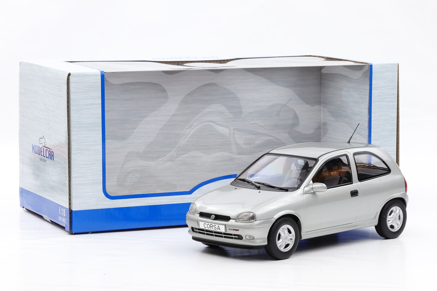 1:18 Opel Corsa B GSI 1993 silber mit Vitrine MCG18515 diecast