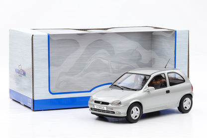 1:18 Opel Corsa B GSI 1993 silber mit Vitrine MCG18515 diecast