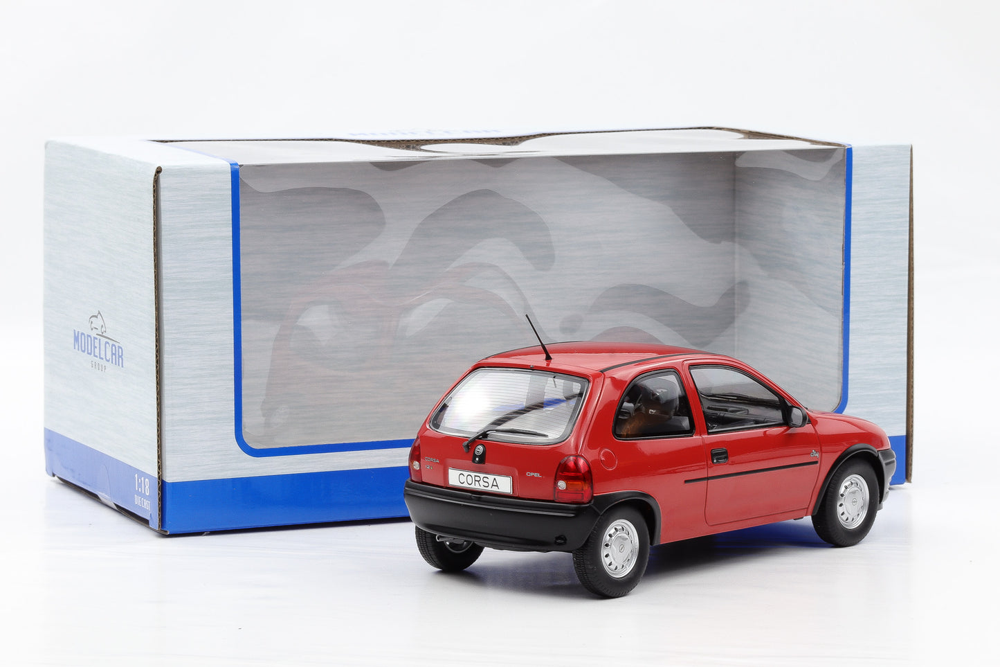 1:18 Opel Corsa B 1993 rot mit Vitrine MCG18513 diecast