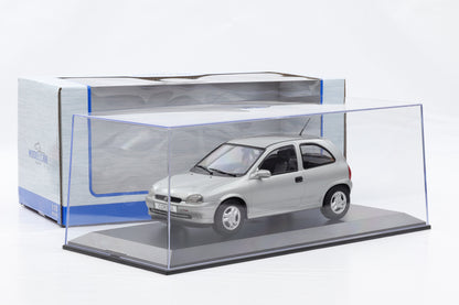 1:18 Opel Corsa B GSI 1993 silber mit Vitrine MCG18515 diecast
