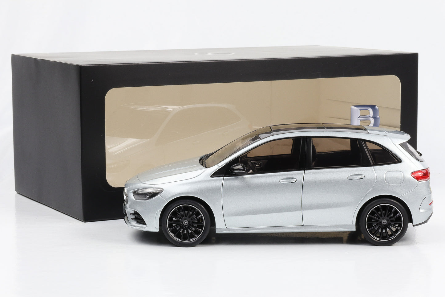 1:18 Z-Models Mercedes-Benz B-Klasse W247 2018 iridiumsilber Dealer