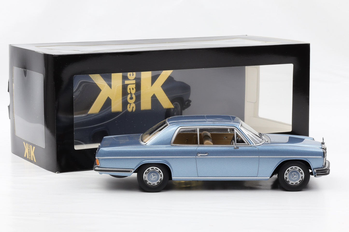 1:18 Mercedes-Benz 280C/8 Coupe W114 1969 metallic hellblau KK-Scale mit Vitrine
