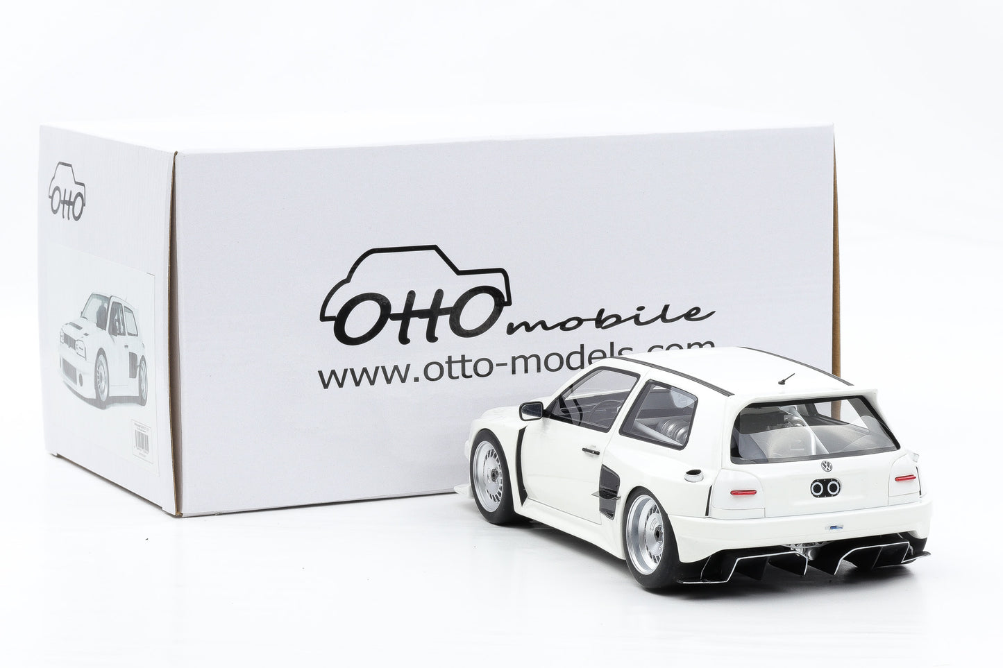1:18 OTTOmobile VW Volkswagen Golf 3 III Khyzyl Saleem 2024 white + Vitrine