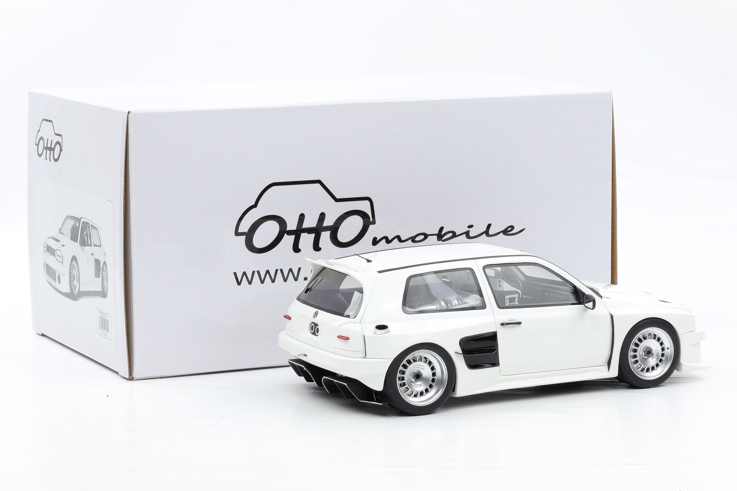 1:18 OTTOmobile VW Volkswagen Golf 3 III Khyzyl Saleem 2024 white + Vitrine